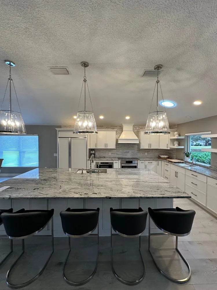 Professional electrician providing circuit breaker repair in , 