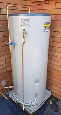 Robinson Home Improvement Logo