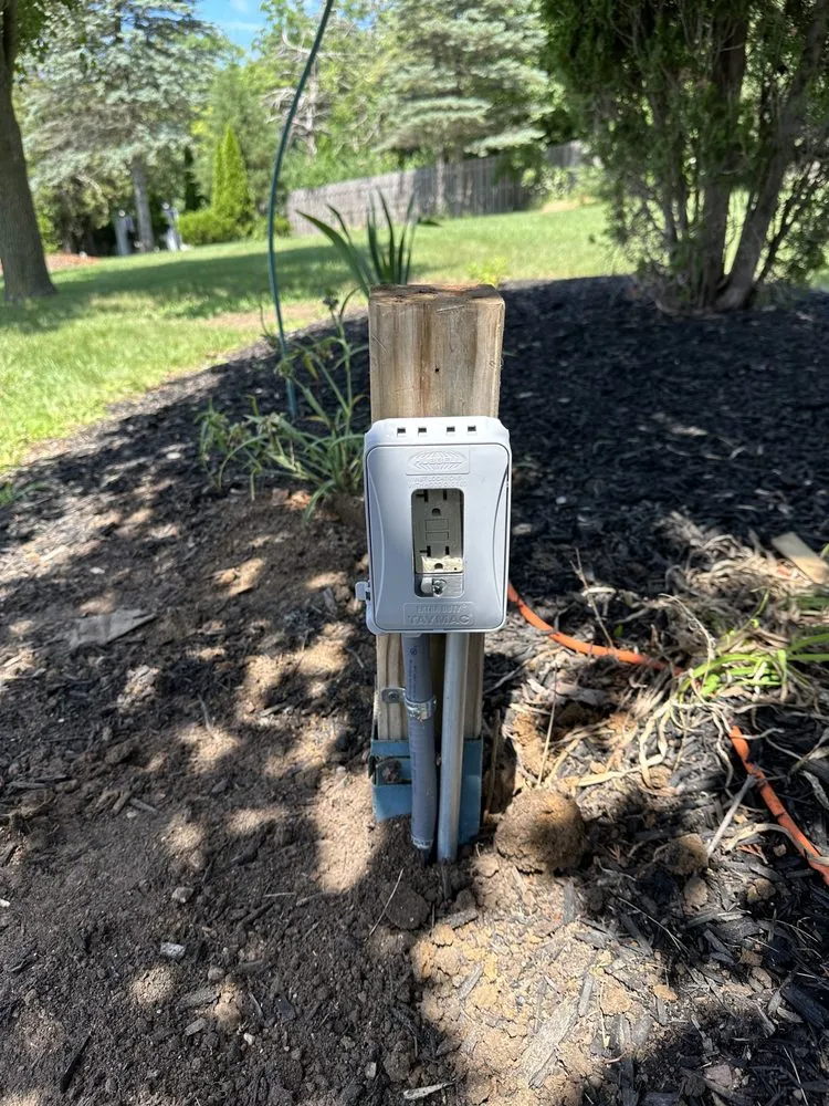 Slide of Robinucci Electrical & Lighting