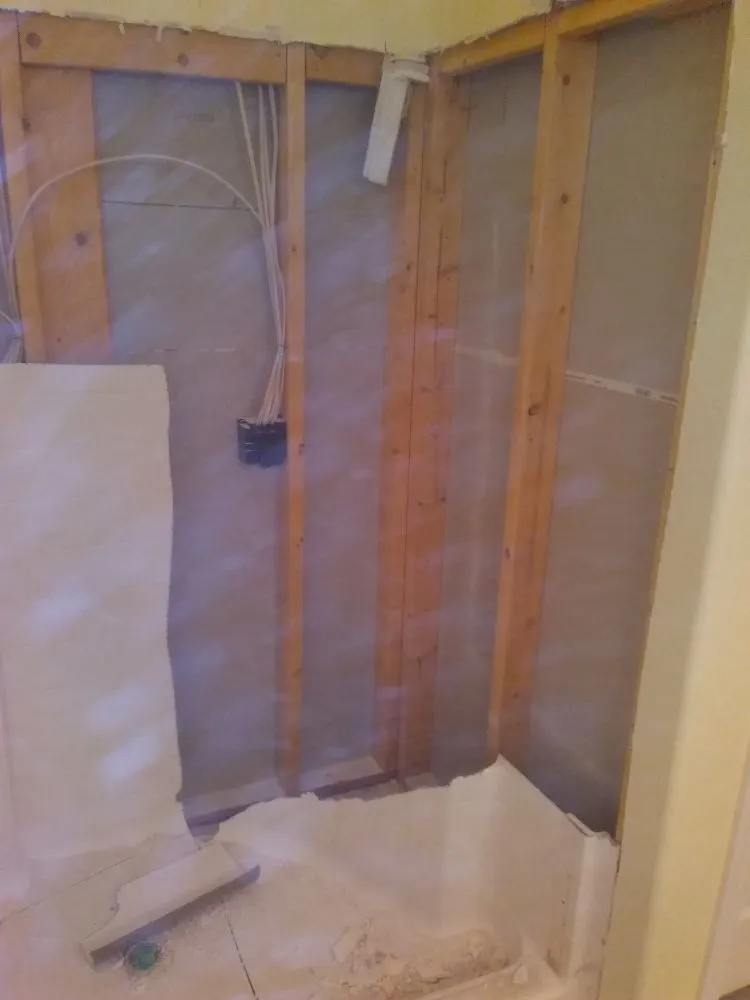 Emergency outlet and switch repair in Glendale, AZ by Rob's Electric & Handyman Services