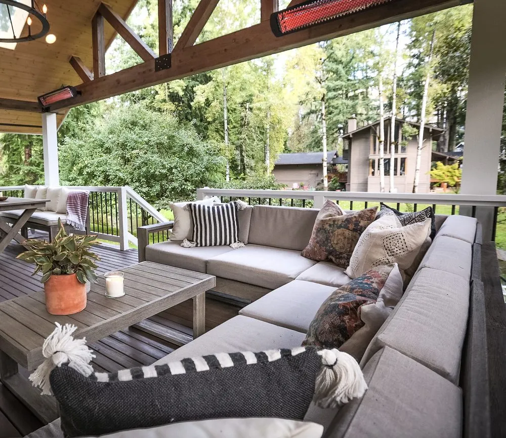 Licensed electrician providing emergency electrical service in , 