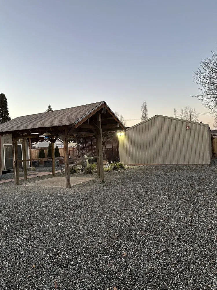 Emergency electrical service for homes in lighting installation,  by 