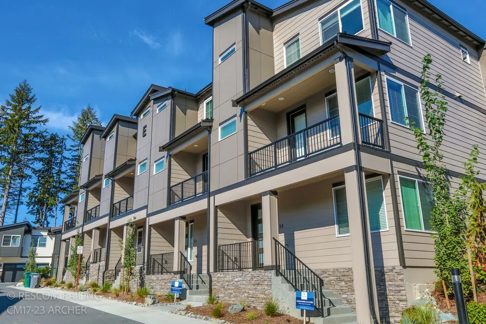 Licensed electrician providing outlet and switch repair in , 