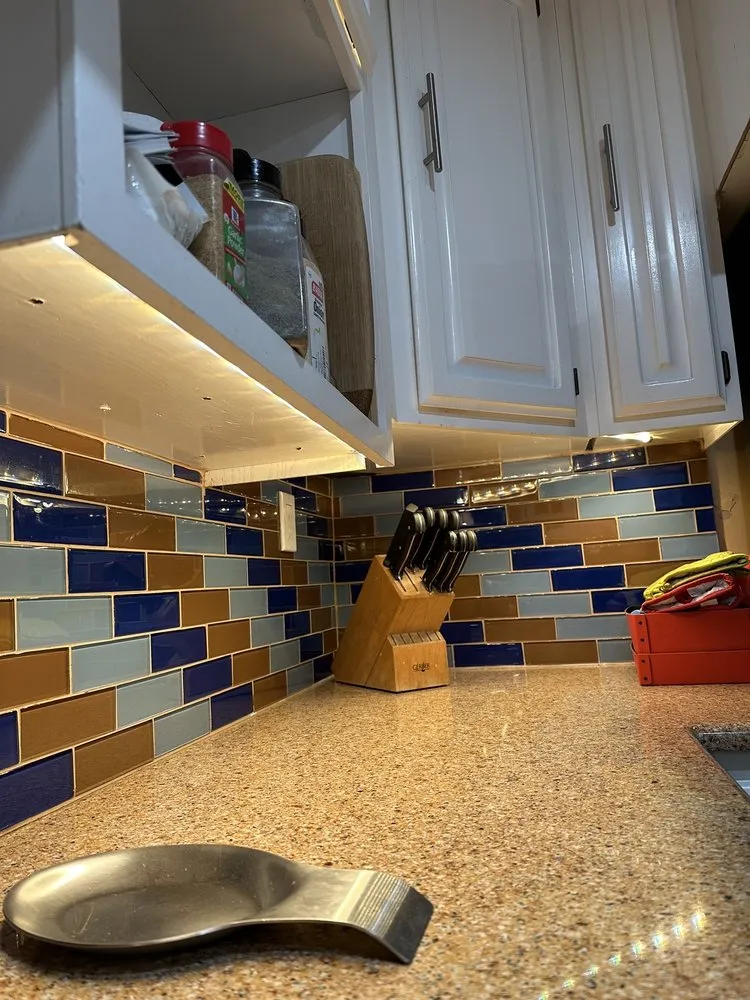 Professional electrician providing circuit breaker repair in , 