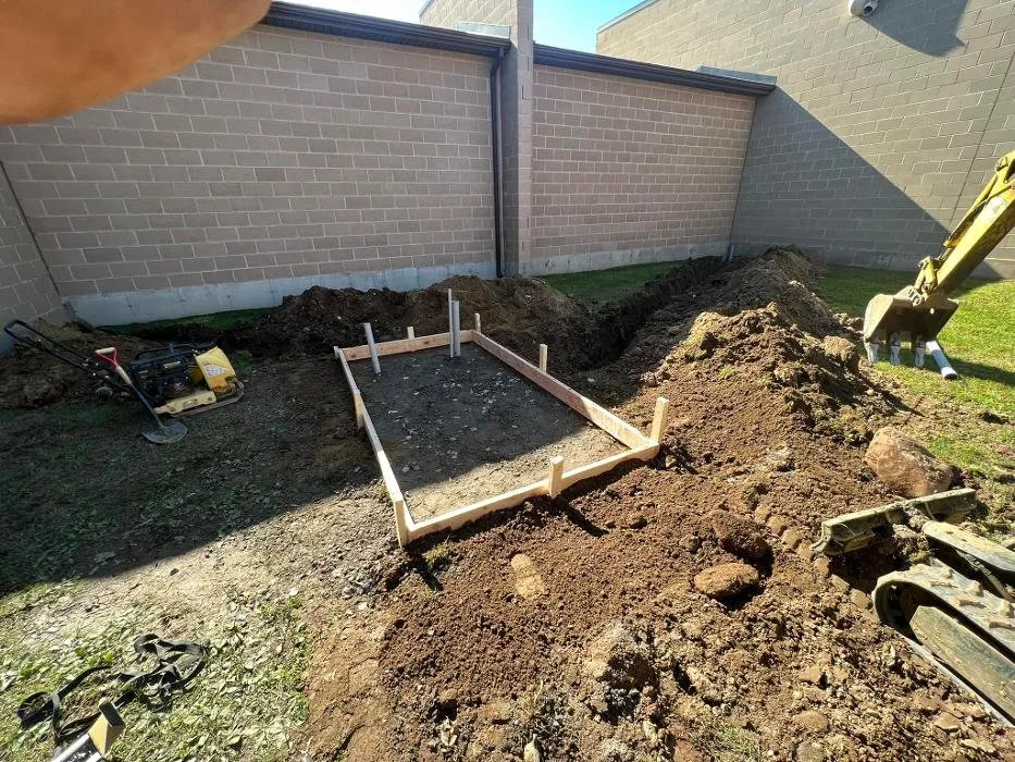 Emergency electrician providing emergency electrical service in , 