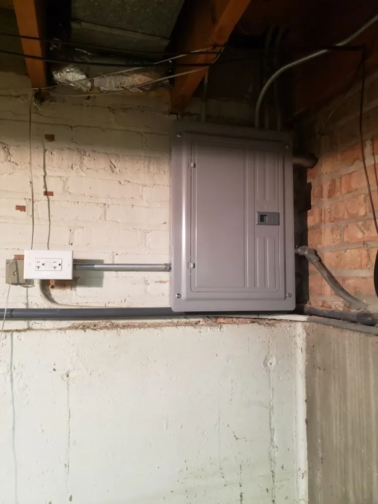 Affordable electrician providing electrical repair in ,