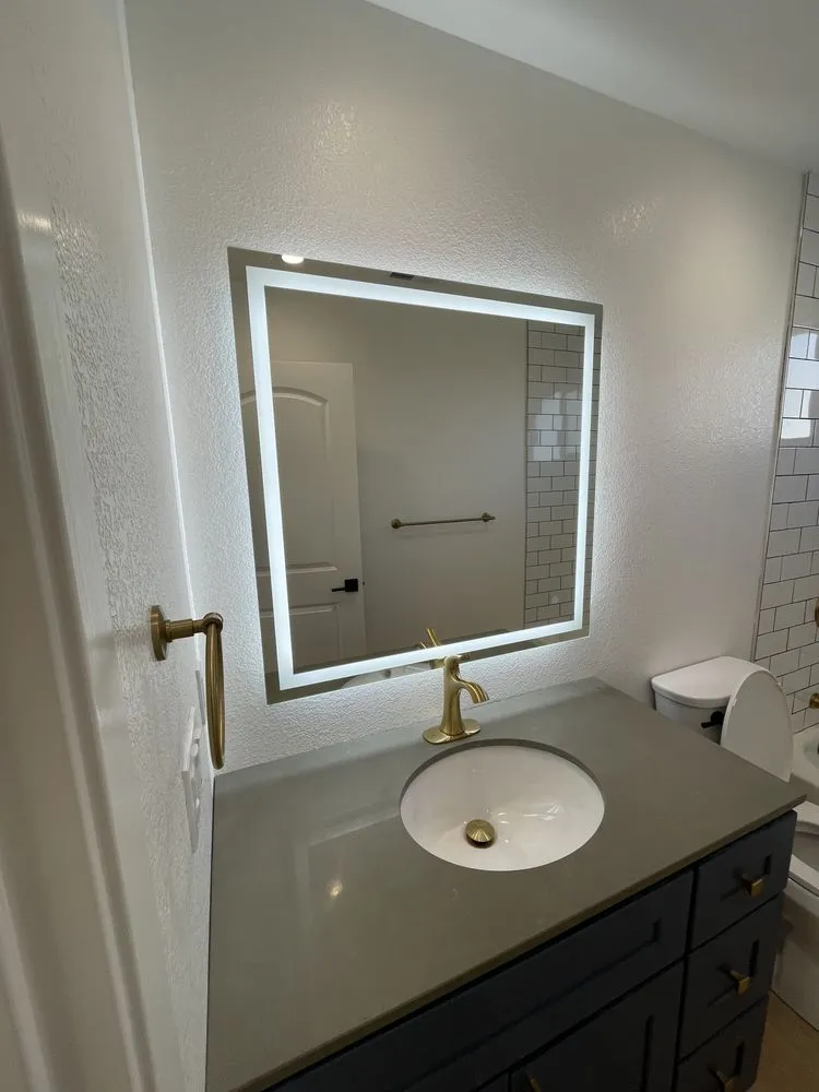 Trusted electrician providing emergency electrical service in , 