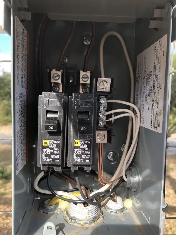 Reliable electrician providing emergency electrical service in , 