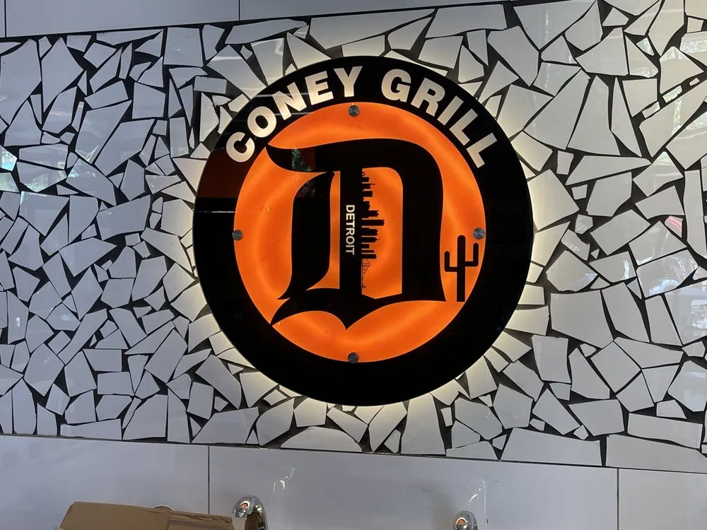 Affordable electrician providing emergency electrical service in , 