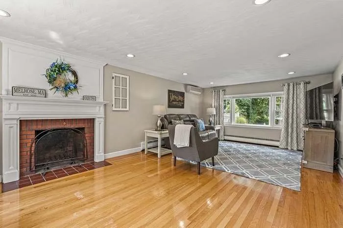 Slide of Romboli Electric