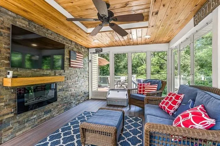 Slide of Romboli Electric