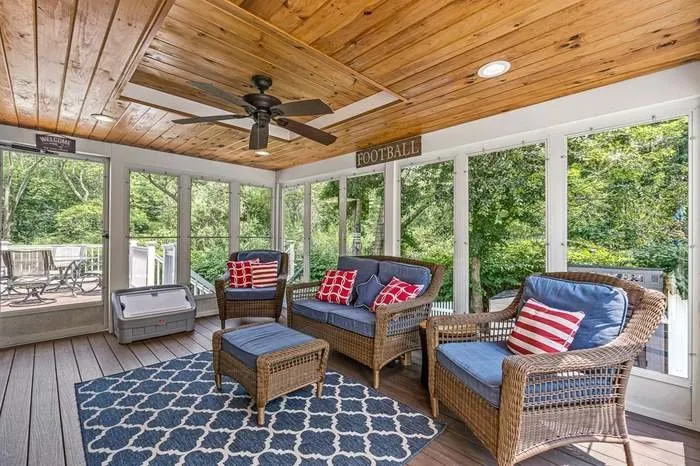 Slide of Romboli Electric