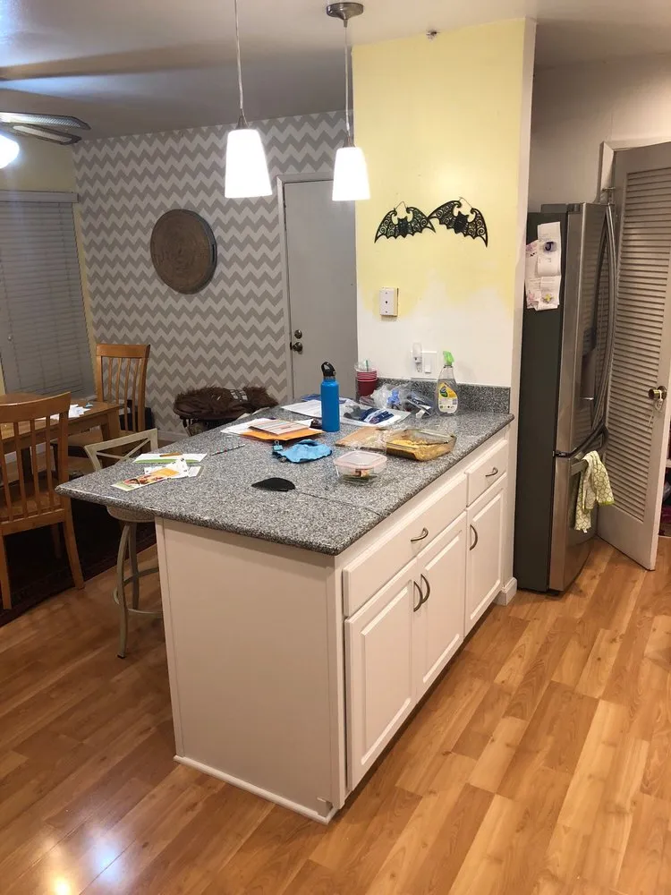 Affordable electrician providing electrical repair in , 