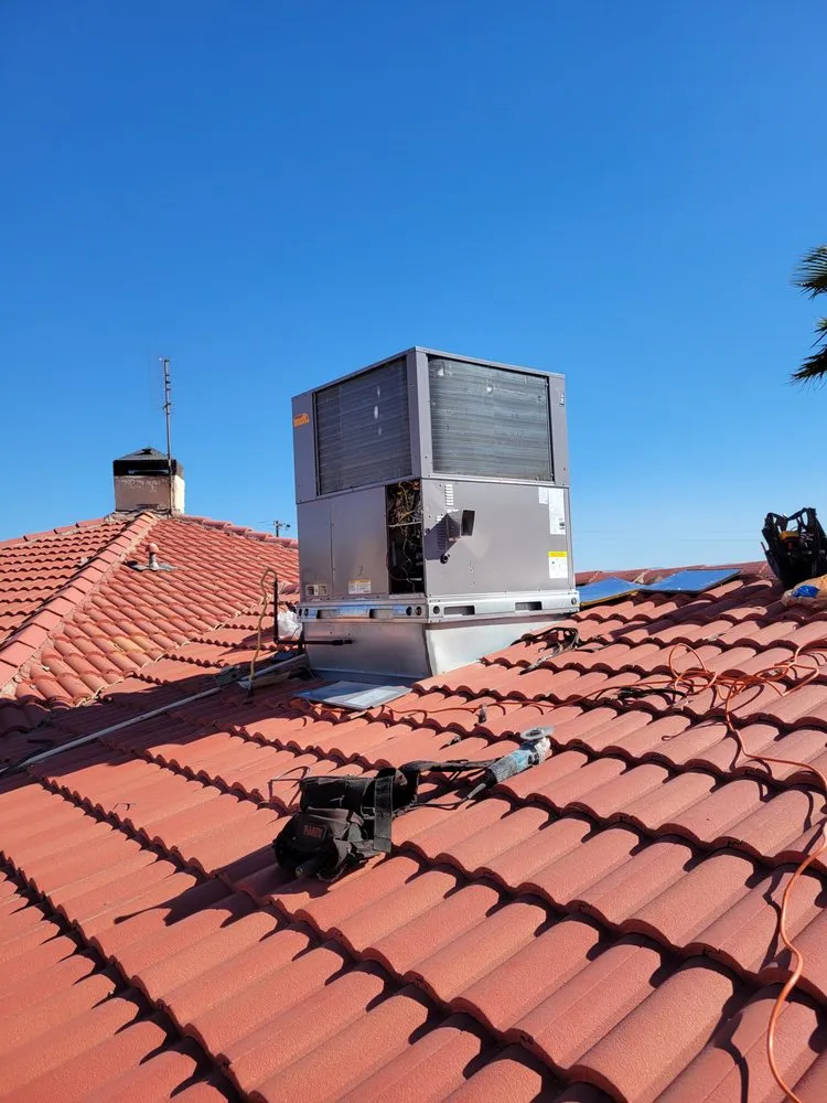 Licensed electrician providing outlet and switch repair in , 