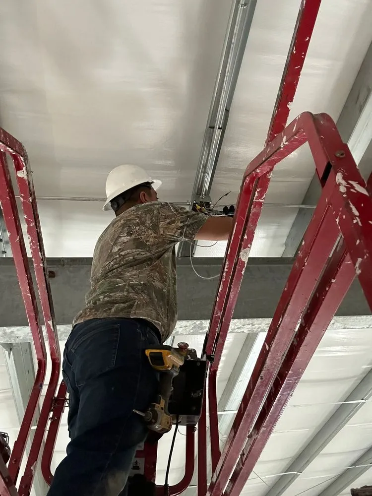 Slide of Romero Bustamante Electrical