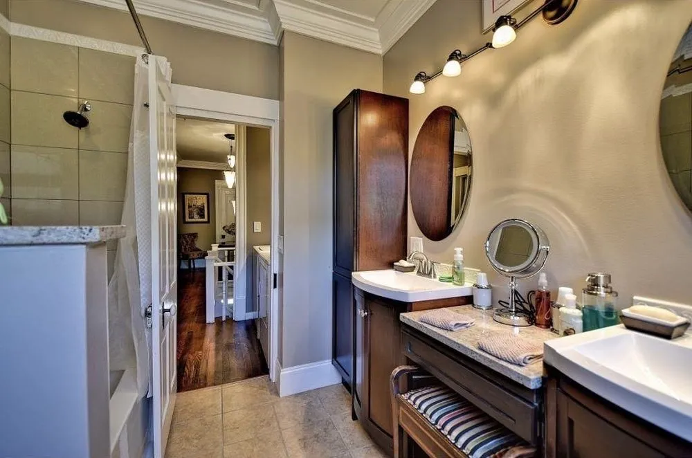 Slide of Ron Black Electric