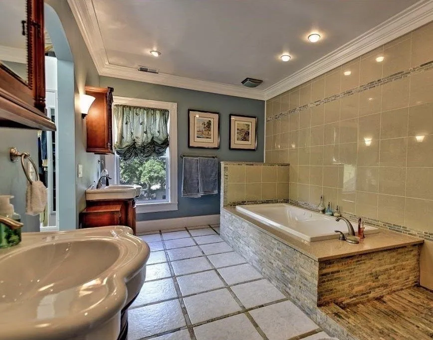 Slide of Ron Black Electric