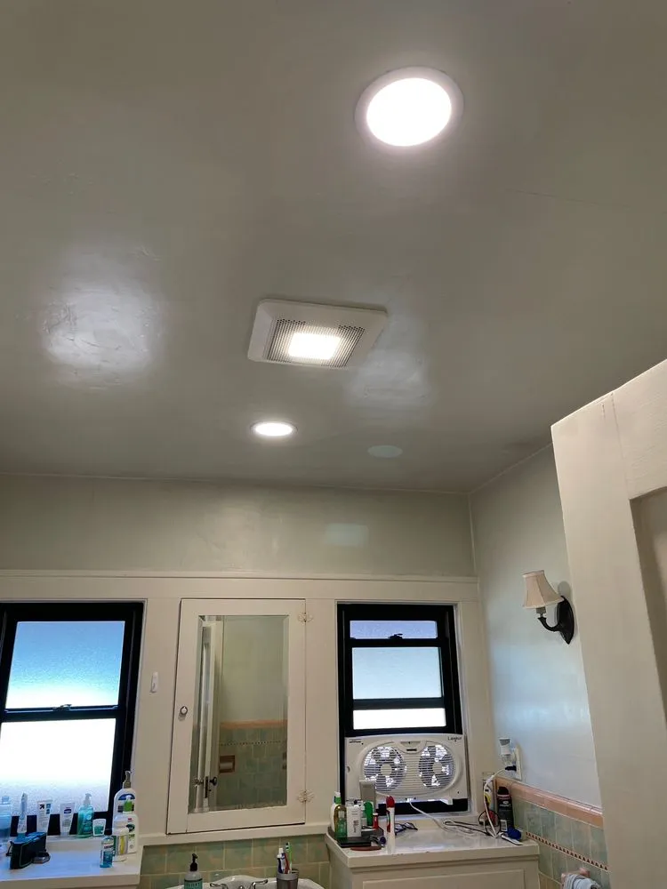 Slide of Ronnie’s Electrical Repairs