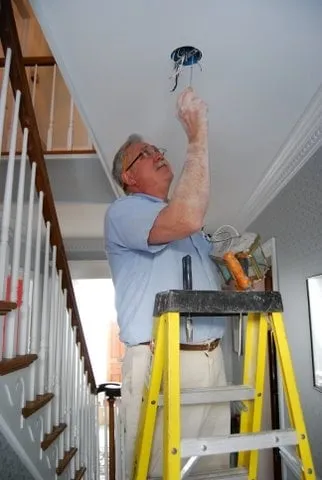 Certified electrician providing emergency electrical service in , 