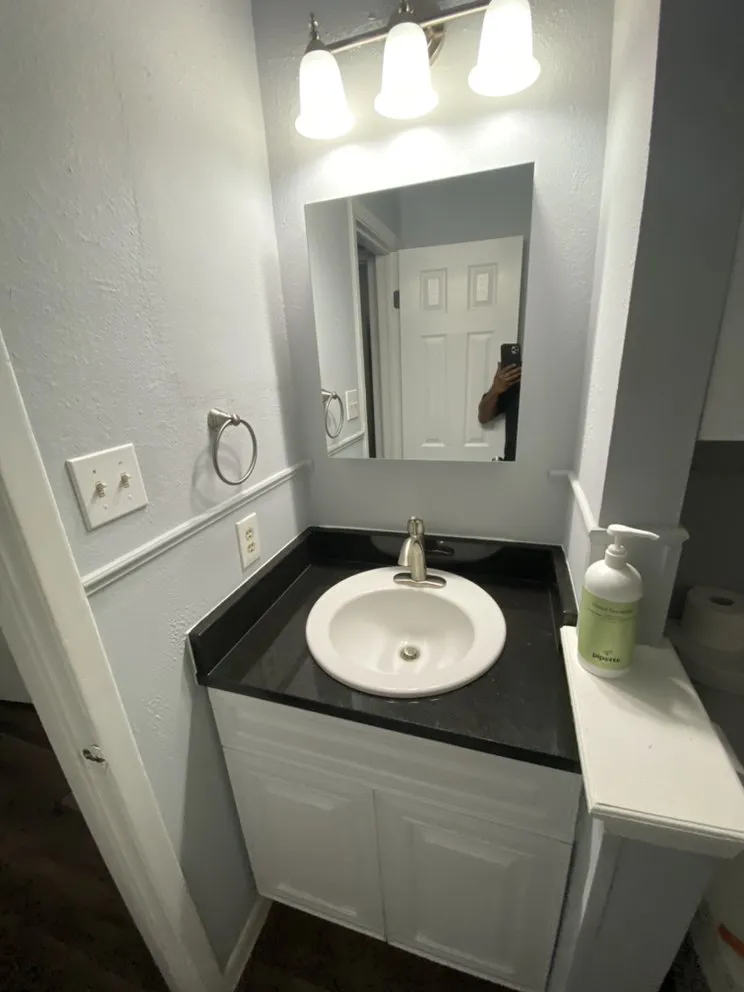 Slide of Rosendo Bathroom