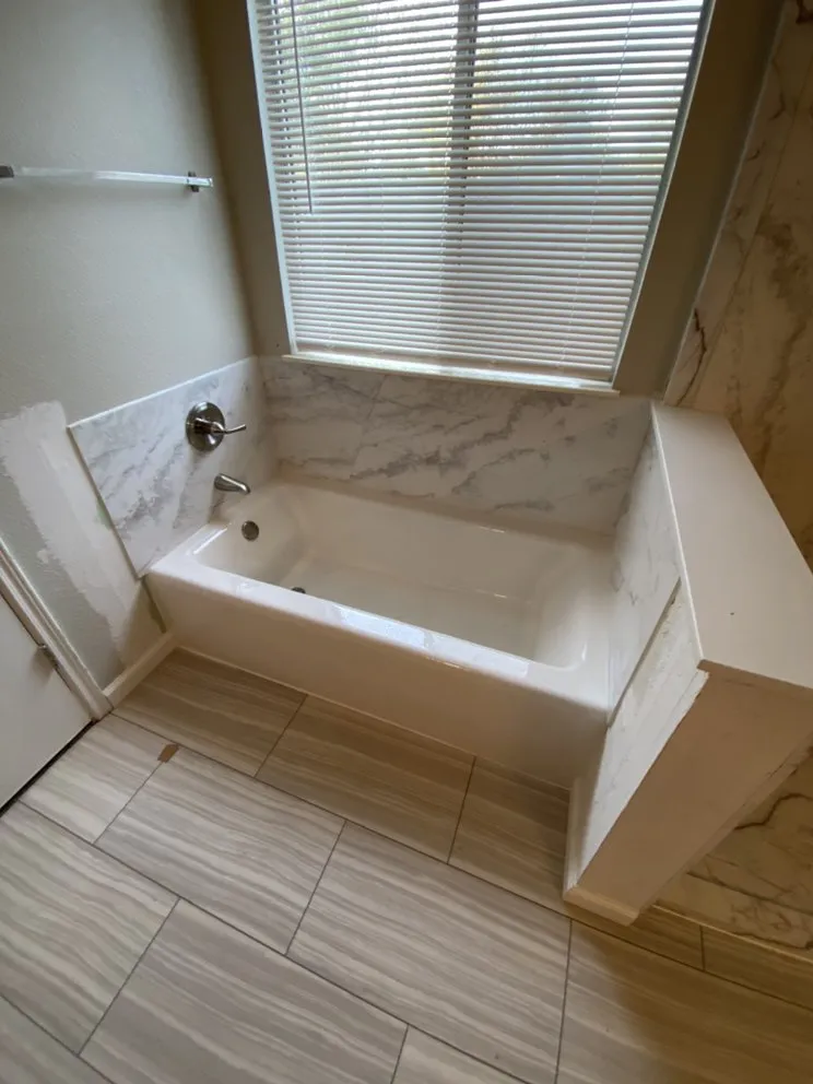 Slide of Rosendo Bathroom