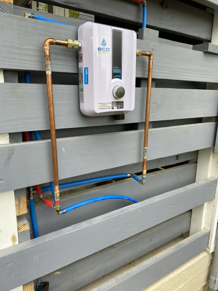 Slide of Rosendo Bathroom