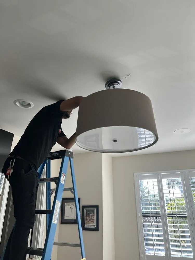 Affordable electrician providing circuit breaker repair in Plantation, FL - Rossis Appliances & Electrical Repair