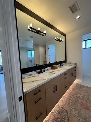 Royal Remodeling Logo