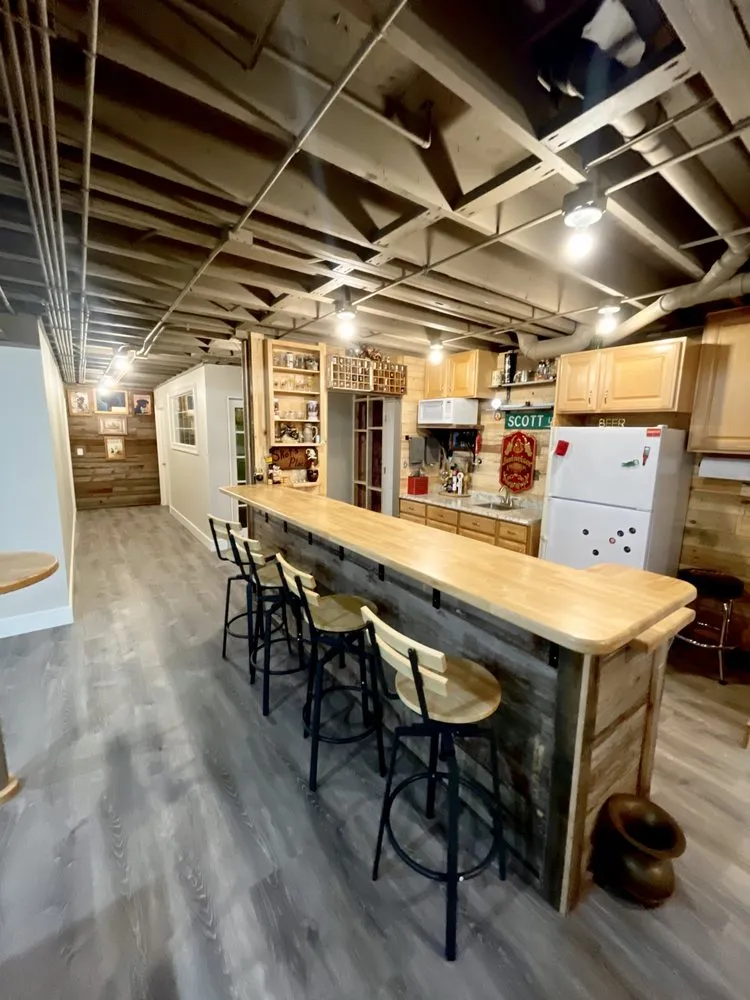 Slide of Royal Signature Painting