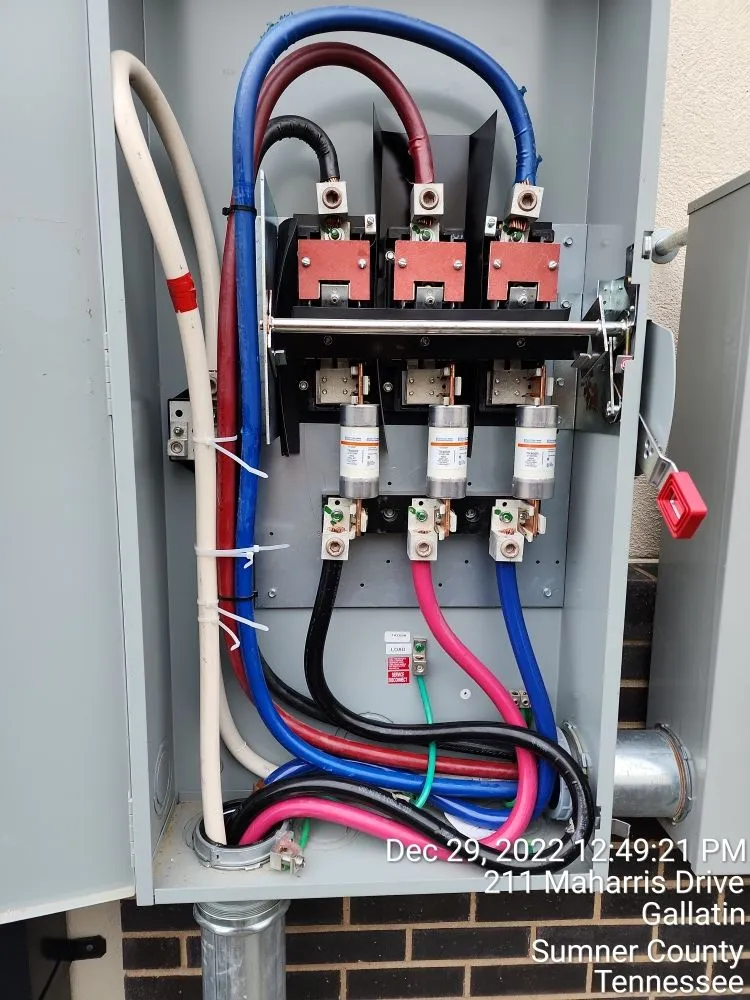 Expert electrician providing electrical repair in Madison, TN - Royalty Electric