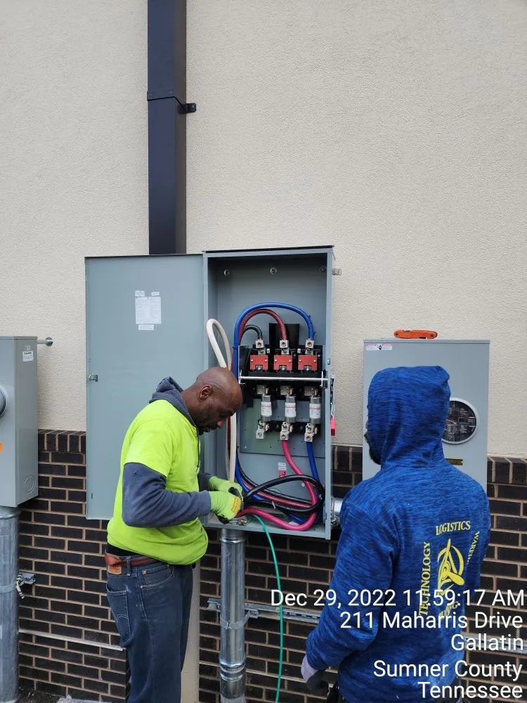 Certified circuit breaker repair experts serving Madison, TN - Royalty Electric
