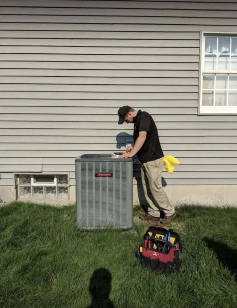 Expert electrician providing emergency electrical service in , 