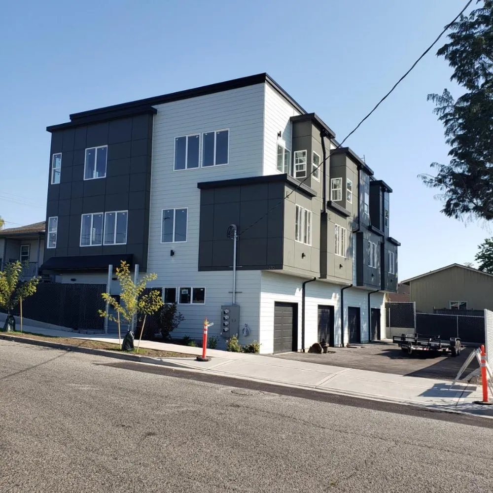 Slide of Roz Electric