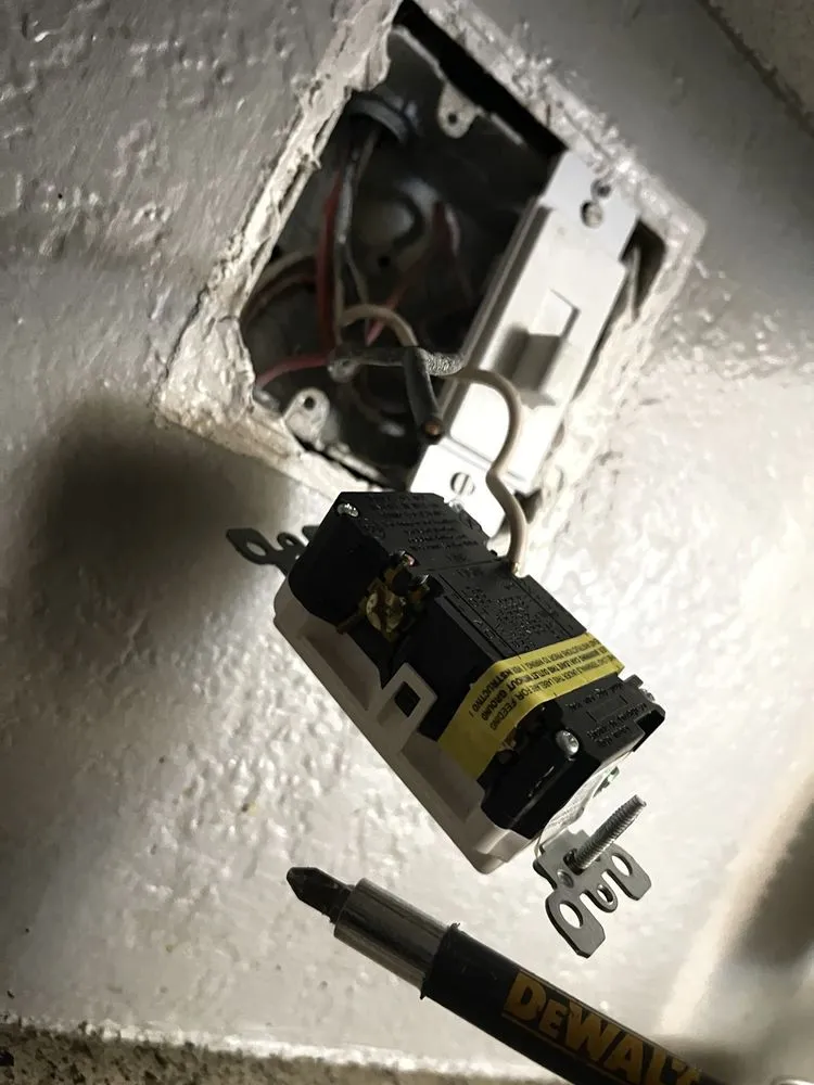 Slide of Rozcoe Handyman