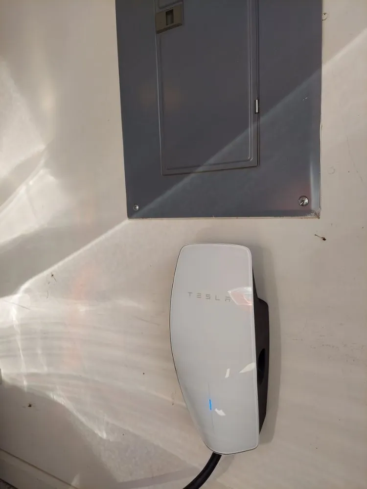 Reliable electrician providing outlet and switch repair in , 