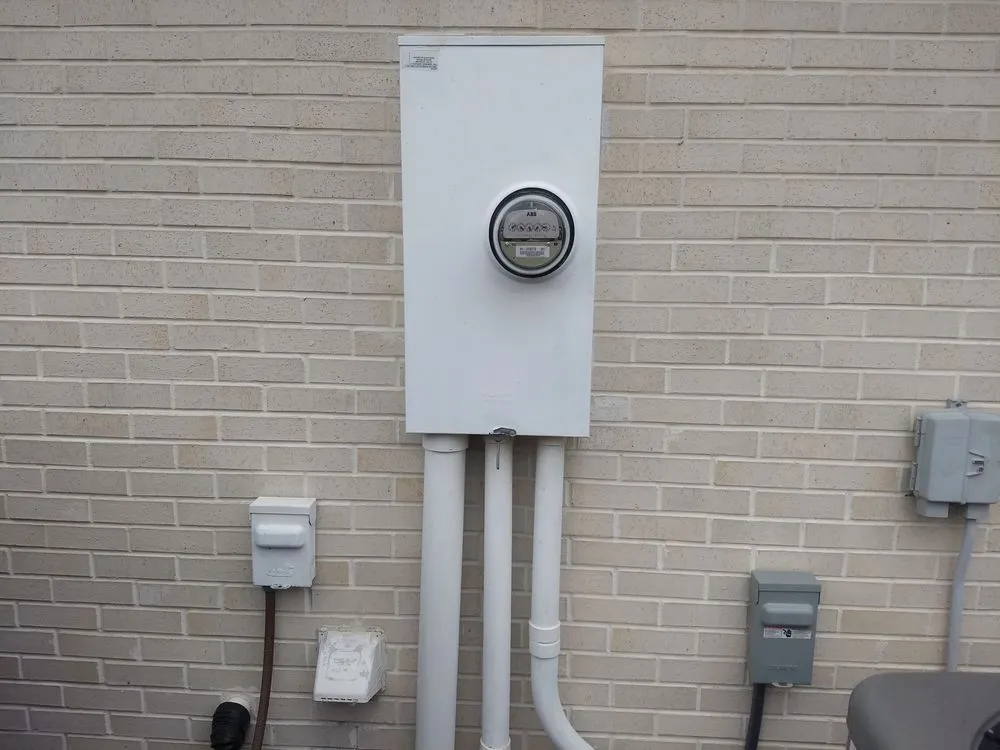 Slide of R&R Electrical & Mechanical