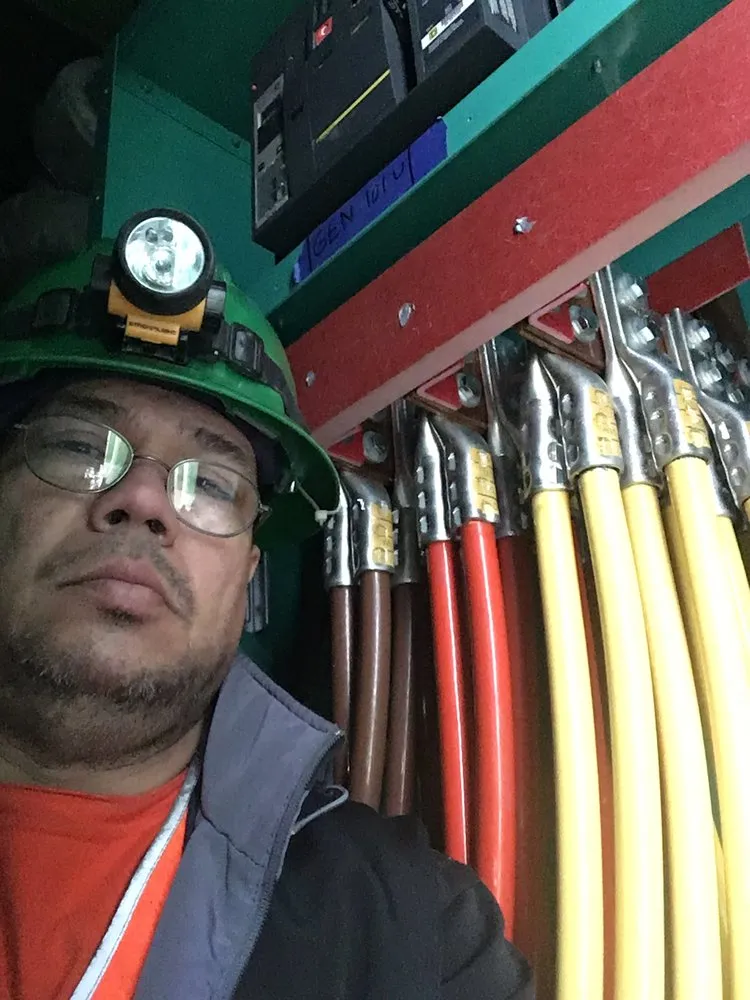 Slide of R&R Electrical Contractor