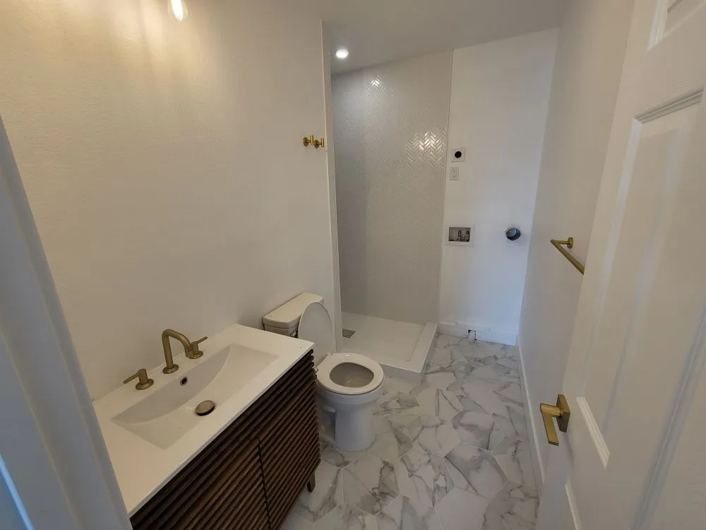 Slide of R&R Innovative