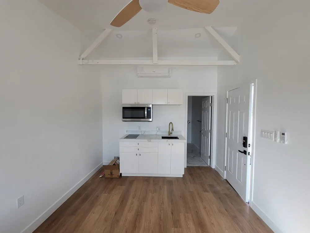 Slide of R&R Innovative