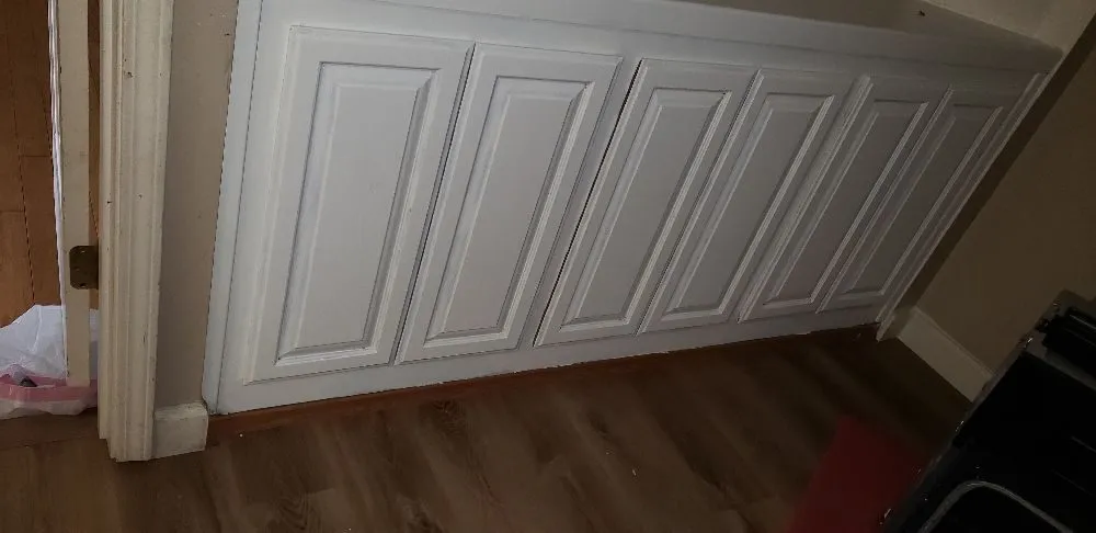 Certified electrician providing emergency electrical service in , 