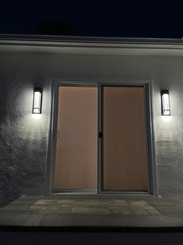 Reliable circuit breaker repair in Lake View Terrace, CA by RRZ Lighting & Electric