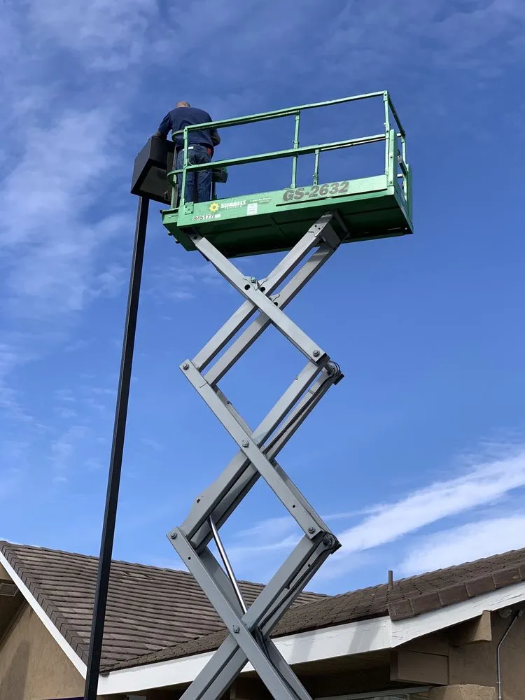 Licensed emergency electrical service in Lake View Terrace, CA by RRZ Lighting & Electric