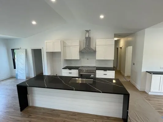 Rubio Construction Logo