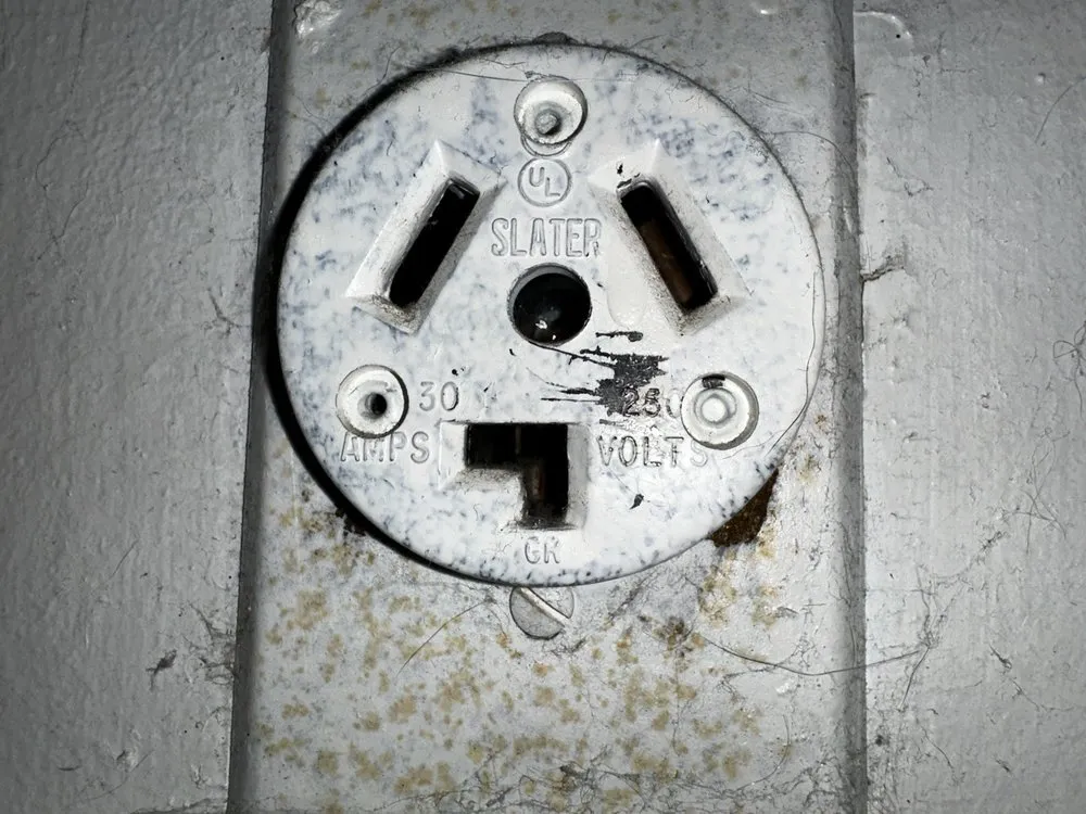 Expert electrician providing electrical repair in Hazard, CA - Ruby N Ruben Electrical