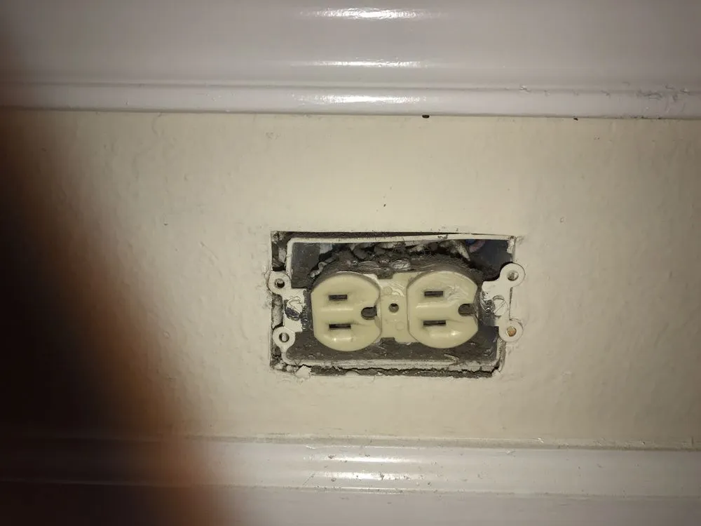 Trusted circuit breaker repair in ,  by Rumfield Electric