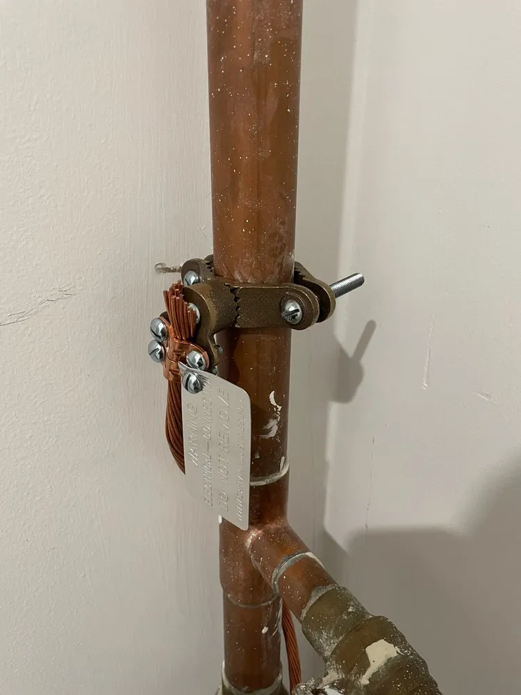 Professional electrician providing circuit breaker repair in , 