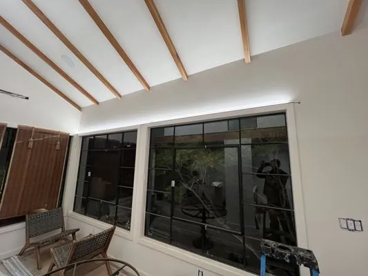 Russell Electric Corporation Logo