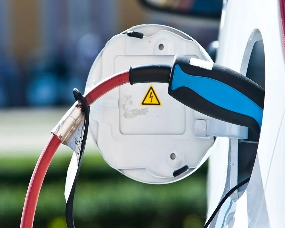 Licensed electrician providing wiring installation in , 