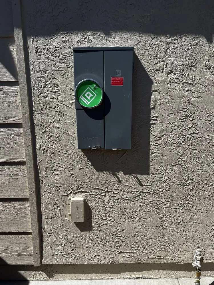 Certified electrician providing emergency electrical service in , 