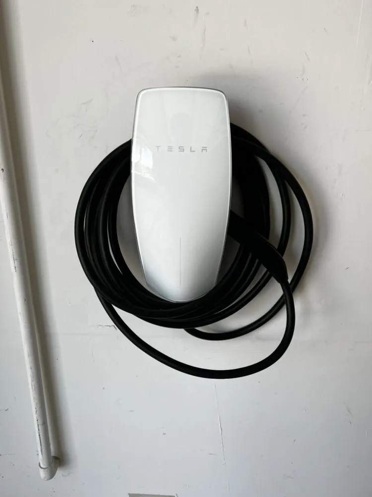 Expert circuit breaker repair service in ,  - Russell Flood Electric